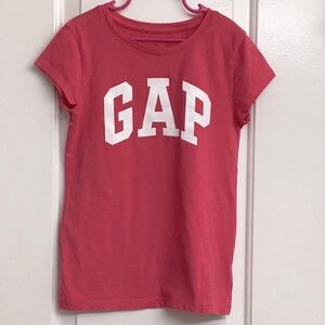 Girls pink GAP t-shirt.